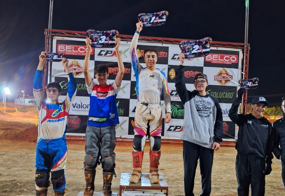 Pilotos de Itapeva se destacam na Etapa Noturna da Copa Paulista de Motocross