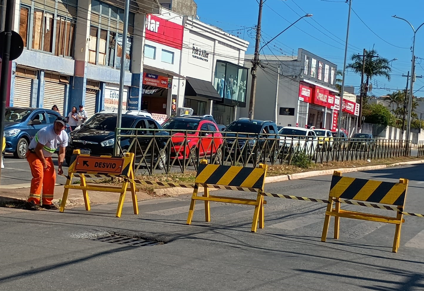 Demutran realiza interdição parcial na Av. Paulina de Moraes devido a obra necessária; confira rotas alternativas