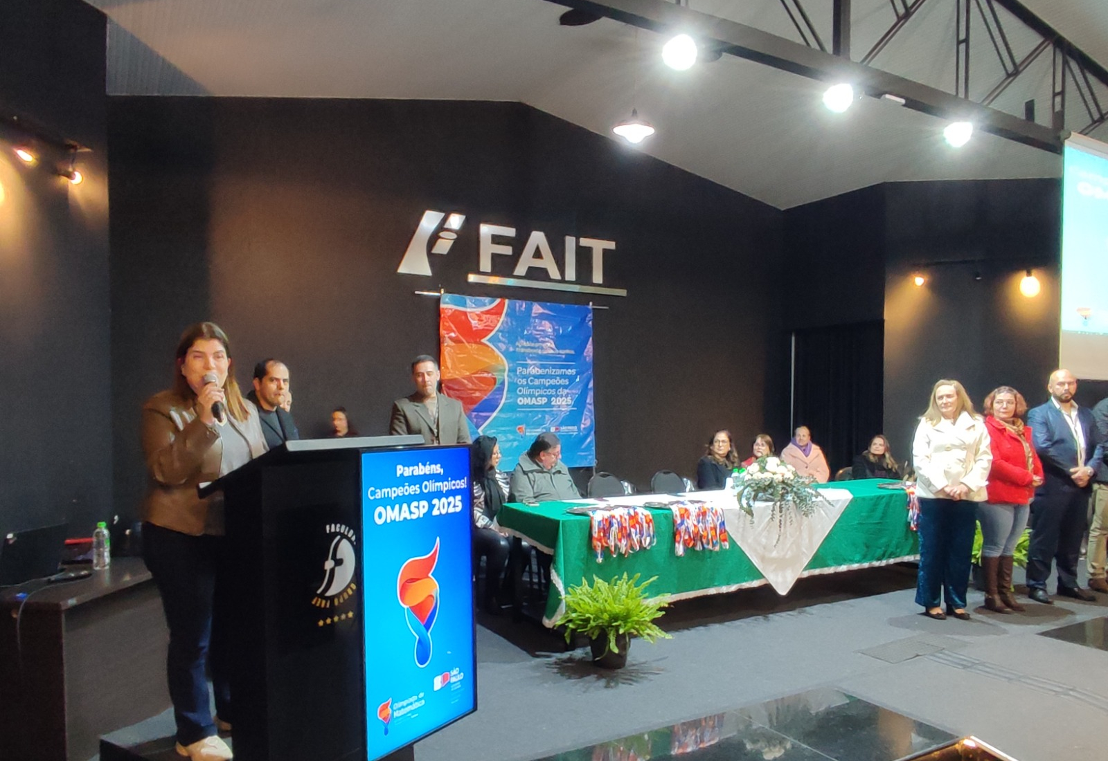 Diretoria Regional de Ensino realiza na FAIT, solenidade de premiação para os alunos medalhistas da Olimpíada de Matemática 