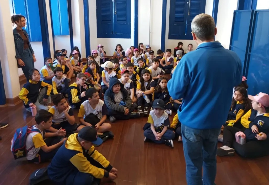 Estudantes visitam Casa da Cultura em atividade educativa promovida pela Prefeitura de Itapeva