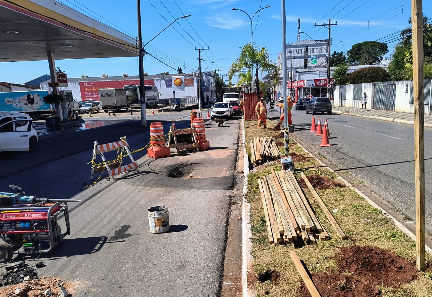 Secretaria de Obras e Serviços dá início às obras de recuperação de galeria pluvial na Avenida Paulina de Moraes em frente ao Posto Zanforlin