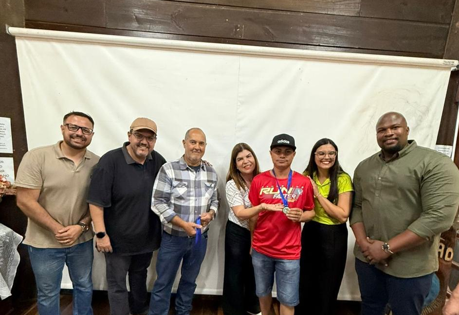 Prefeitura de Itapeva homenageia os garis e coletores de lixo com a medalha Guardiões do Planeta Terra