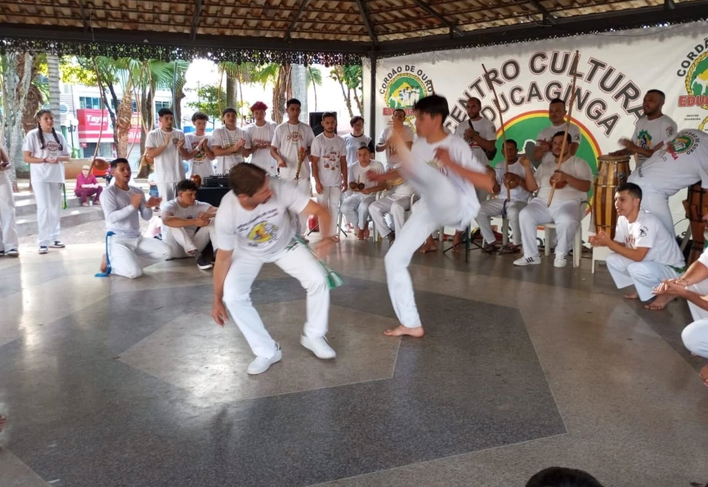 Evento em homenagem ao Dia do Capoeirista aconteceu na Praça Anchieta