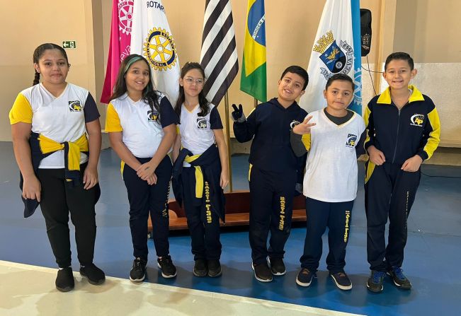 Alunos participam de conferência