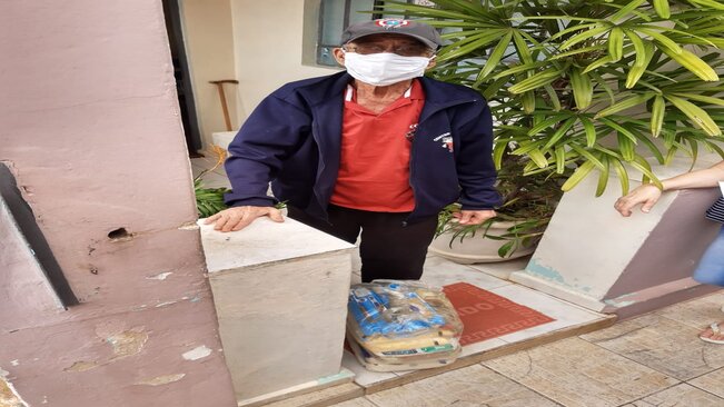 Desenvolvimento Social entrega cesta básica e de hortifrúti para famílias do Centro Dia do Idoso