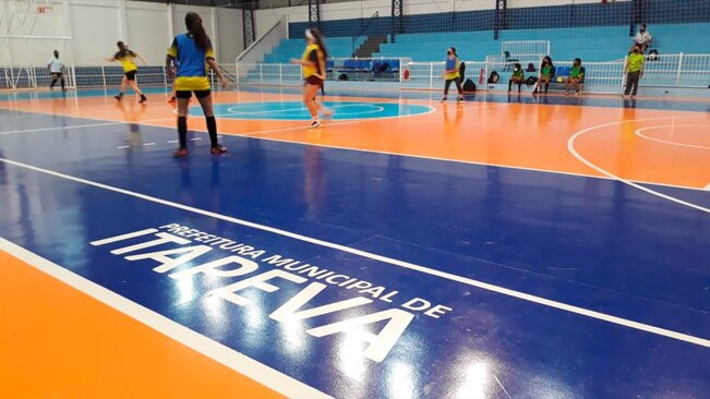 Treinos de Futsal Feminino são realizados na CCE