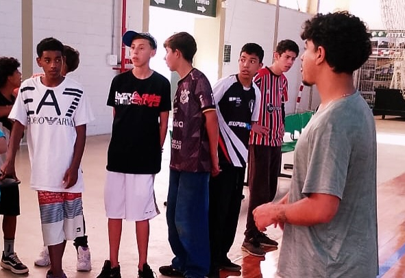 Jovens do CRAS Santa Maria visitam à FAIT com foco na orientação vocacional