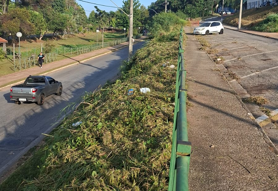 Vl. Aparecida e outros locais de Itapeva recebem serviços de Zeladoria Urbana