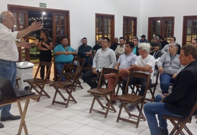 Agricultores de Itapeva participam de palestra