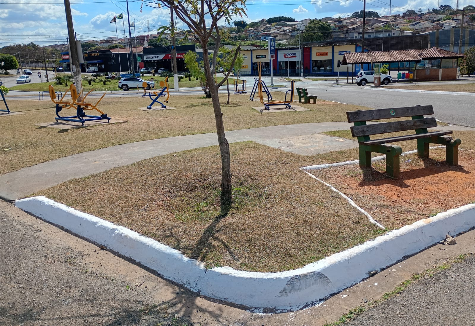 Prefeitura realiza manutenção na Praça de Eventos Zico Campolim