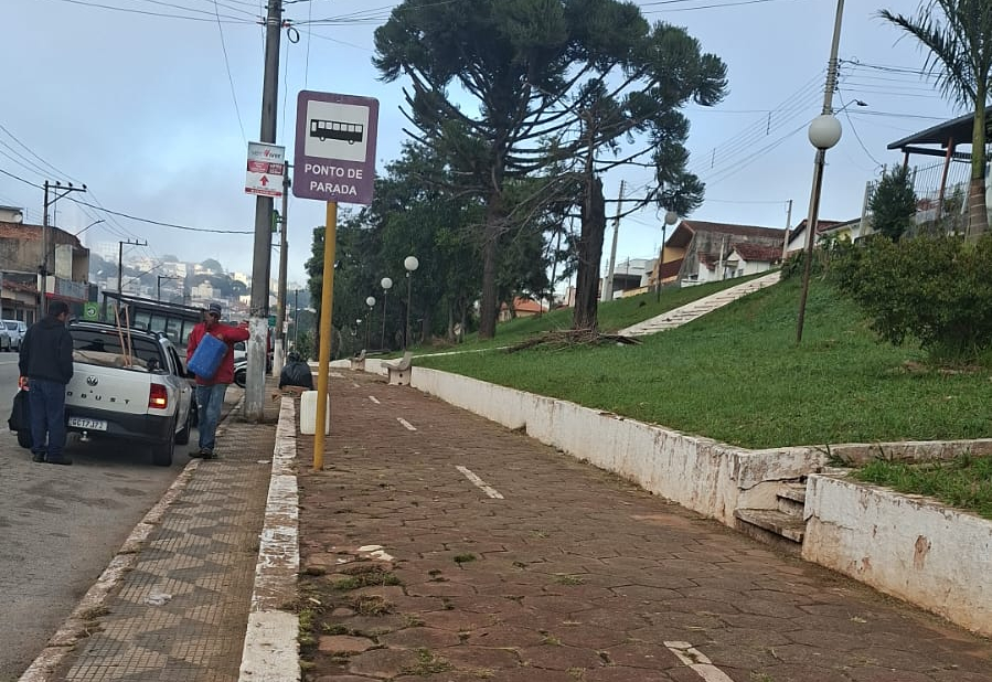 Av. José Ermírio de Moraes e outros locais de Itapeva recebem serviços de Zeladoria Urbana