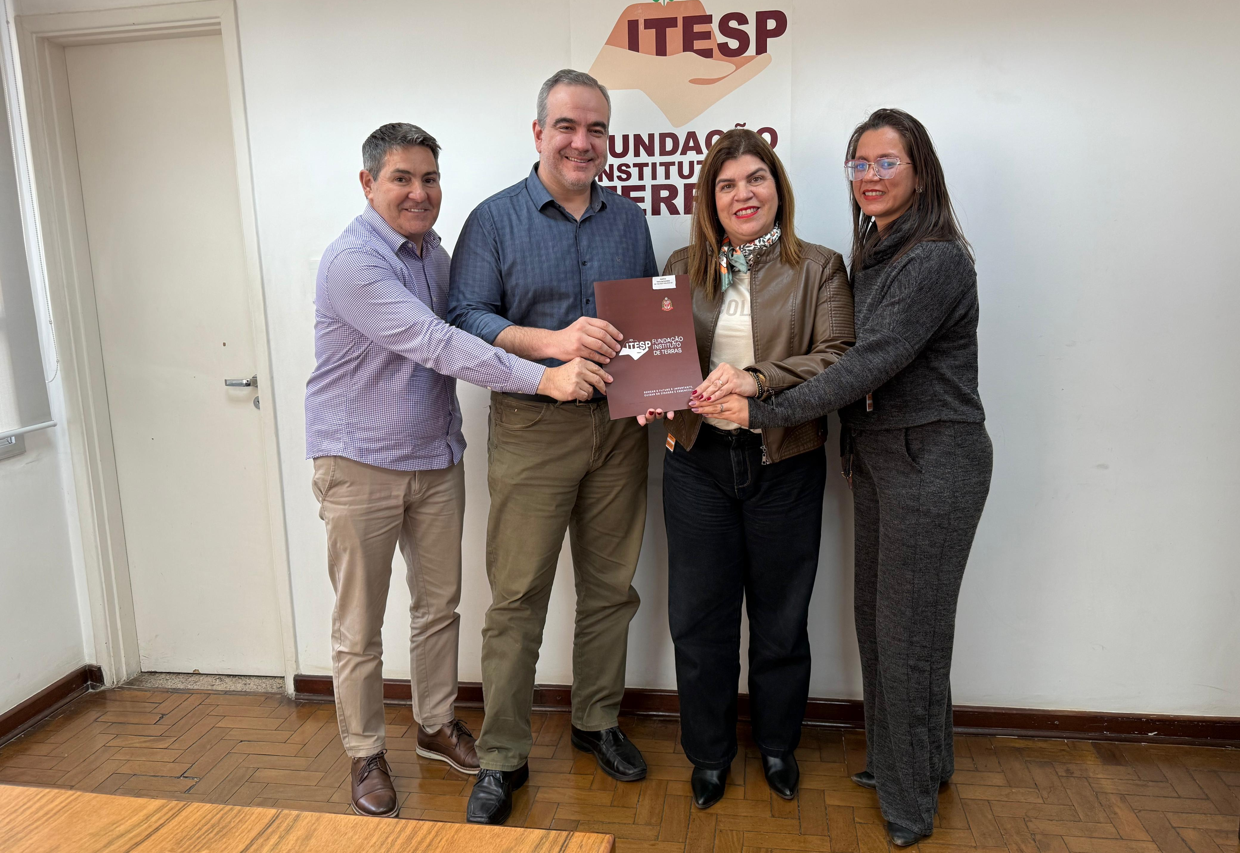 Prefeitura firma convênio com ITESP, que irá beneficiar 1000 famílias com a regularização fundiária de 1.200 imóveis no município