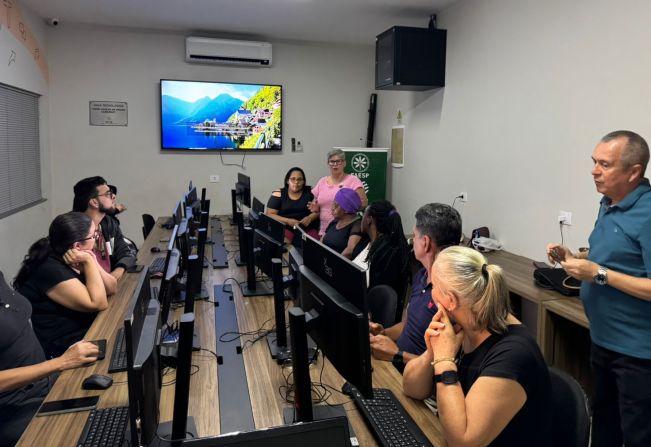 Alunos se formam no Curso Básico de Informática para Adultos e Idosos