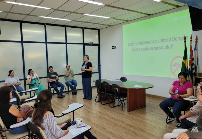  Secretaria Municipal de Saúde realiza curso de capacitação para servidores públicos sobre o manejo clínico da dengue. 