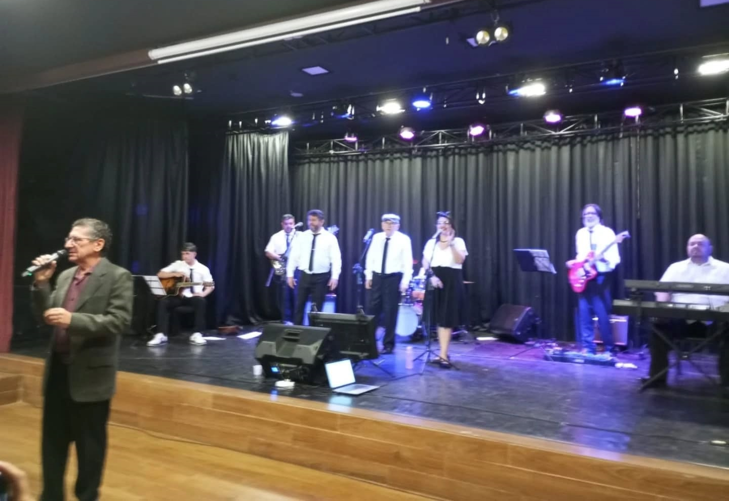 Prefeitura participa de homenagem à Jovem Guarda com apresentação Musical